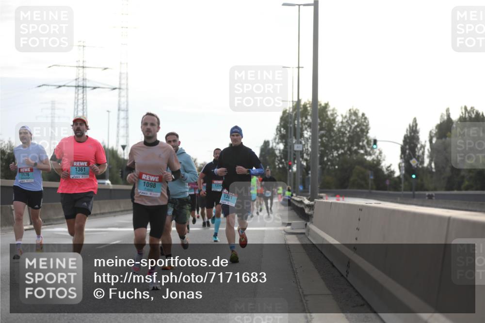 03.10.2024 - Köhlbrandbrückenlauf Fuchs,  Jonas http://msf.ph/oto/7171683 03.10.2024 09:12:07 Position 3 1176, 1361, 1098, 1334, 1301 meine-sportfotos.de