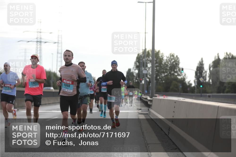 03.10.2024 - Köhlbrandbrückenlauf Fuchs,  Jonas http://msf.ph/oto/7171697 03.10.2024 09:12:07 Position 3 1176, 1361, 1098, 1334, 1301 meine-sportfotos.de
