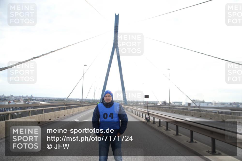 03.10.2024 - Köhlbrandbrückenlauf Jannik Wohlers http://msf.ph/oto/7171724 03.10.2024 09:06:25 Position 1 04, 111 meine-sportfotos.de