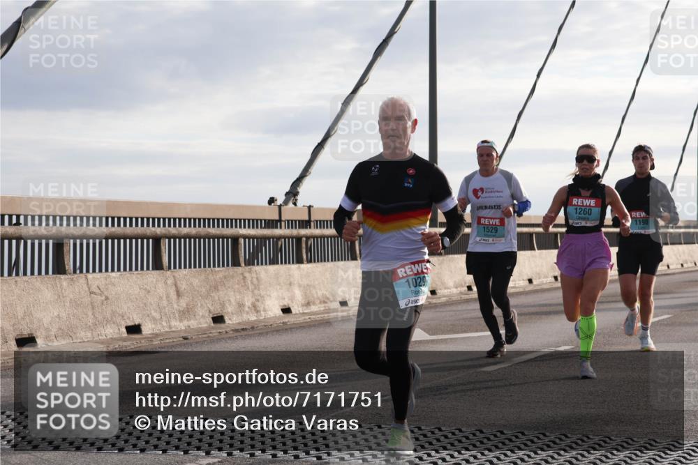 03.10.2024 - Köhlbrandbrückenlauf Matties Gatica Varas http://msf.ph/oto/7171751 03.10.2024 09:21:41 Position 2 1029, 4, 1260, 1198, 1529 meine-sportfotos.de