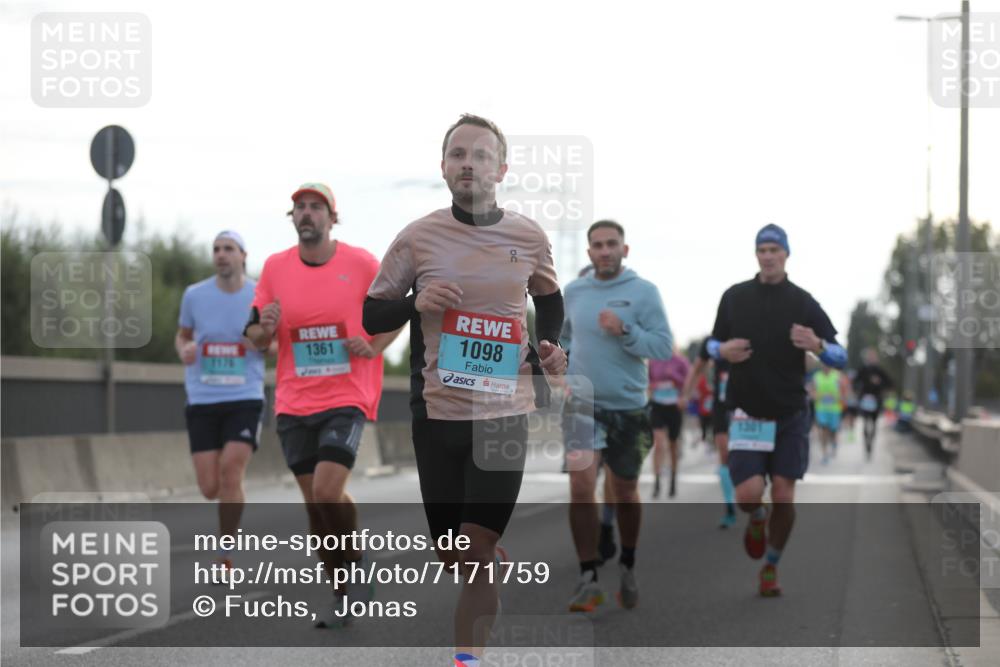 03.10.2024 - Köhlbrandbrückenlauf Fuchs,  Jonas http://msf.ph/oto/7171759 03.10.2024 09:12:08 Position 3 3176, 1361, 1098, 1301 meine-sportfotos.de