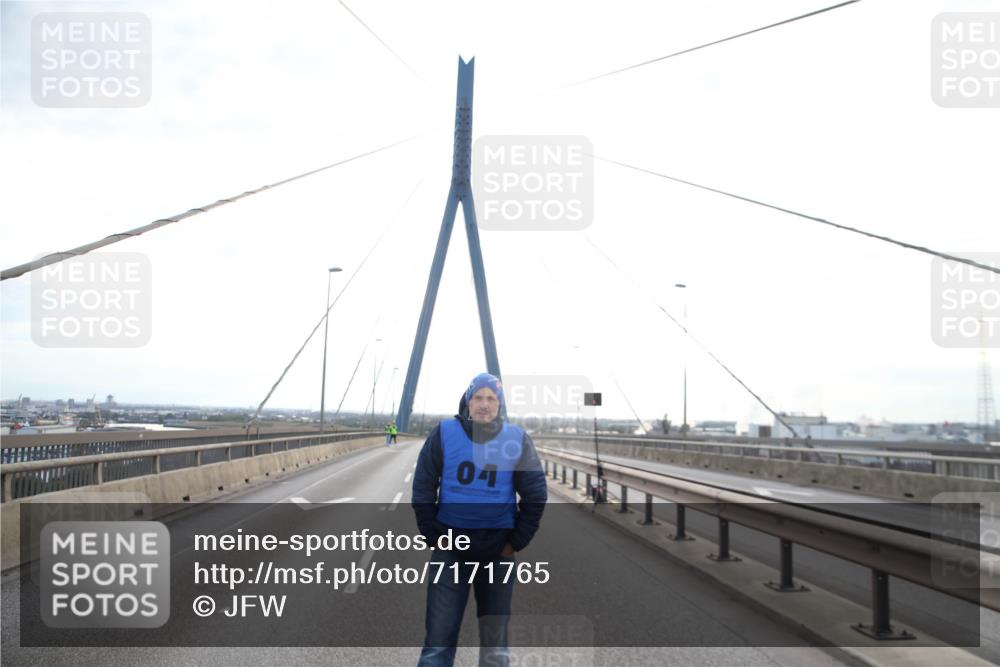 03.10.2024 - Köhlbrandbrückenlauf Jannik Wohlers http://msf.ph/oto/7171765 03.10.2024 09:06:26 Position 1 04 meine-sportfotos.de