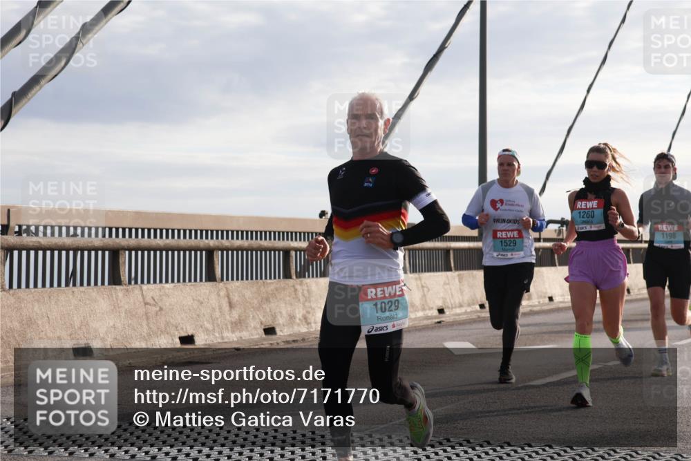 03.10.2024 - Köhlbrandbrückenlauf Matties Gatica Varas http://msf.ph/oto/7171770 03.10.2024 09:21:42 Position 2 1029, 4, 1529, 1260, 1198 meine-sportfotos.de