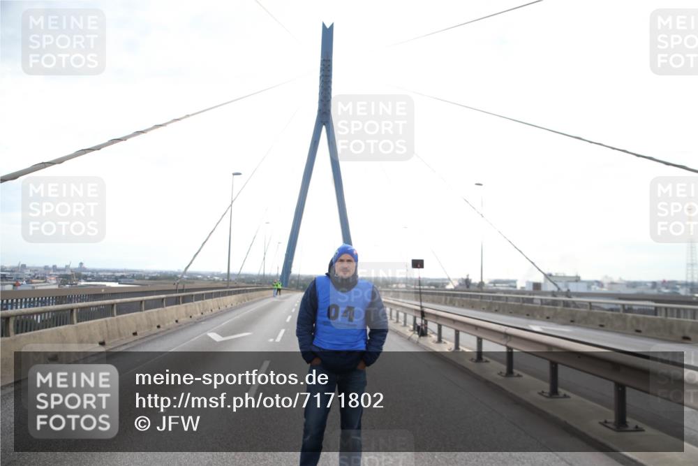 03.10.2024 - Köhlbrandbrückenlauf Jannik Wohlers http://msf.ph/oto/7171802 03.10.2024 09:06:26 Position 1  meine-sportfotos.de