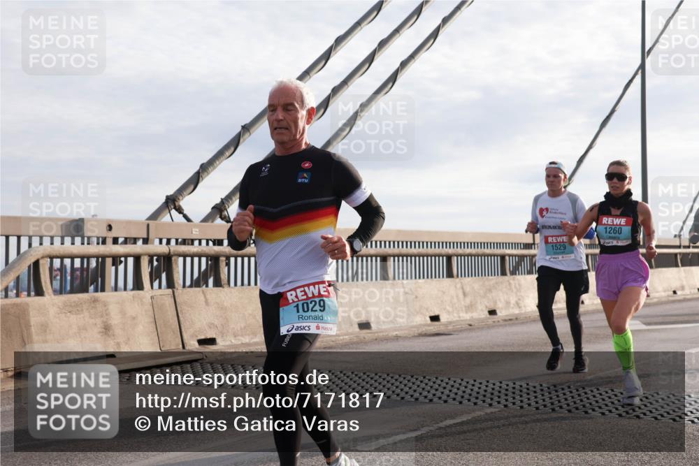 03.10.2024 - Köhlbrandbrückenlauf Matties Gatica Varas http://msf.ph/oto/7171817 03.10.2024 09:21:42 Position 2 1029, 1529, 1260 meine-sportfotos.de