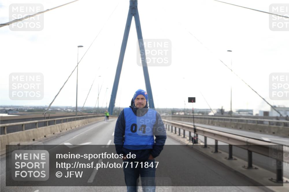 03.10.2024 - Köhlbrandbrückenlauf Jannik Wohlers http://msf.ph/oto/7171847 03.10.2024 09:06:26 Position 1 04 meine-sportfotos.de