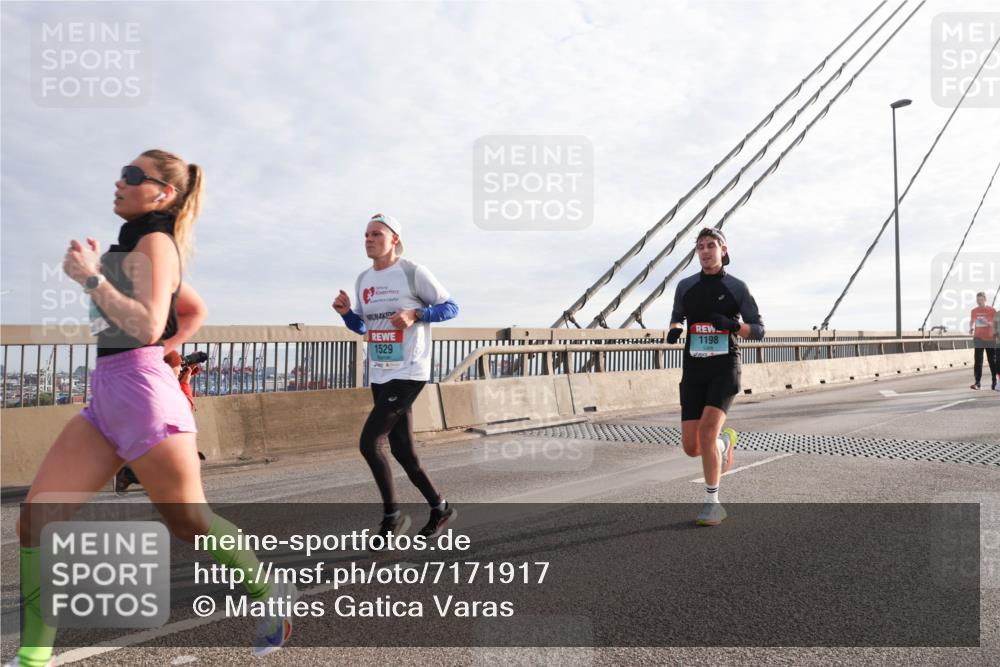 03.10.2024 - Köhlbrandbrückenlauf Matties Gatica Varas http://msf.ph/oto/7171917 03.10.2024 09:21:44 Position 2 4, 1529, 1198 meine-sportfotos.de