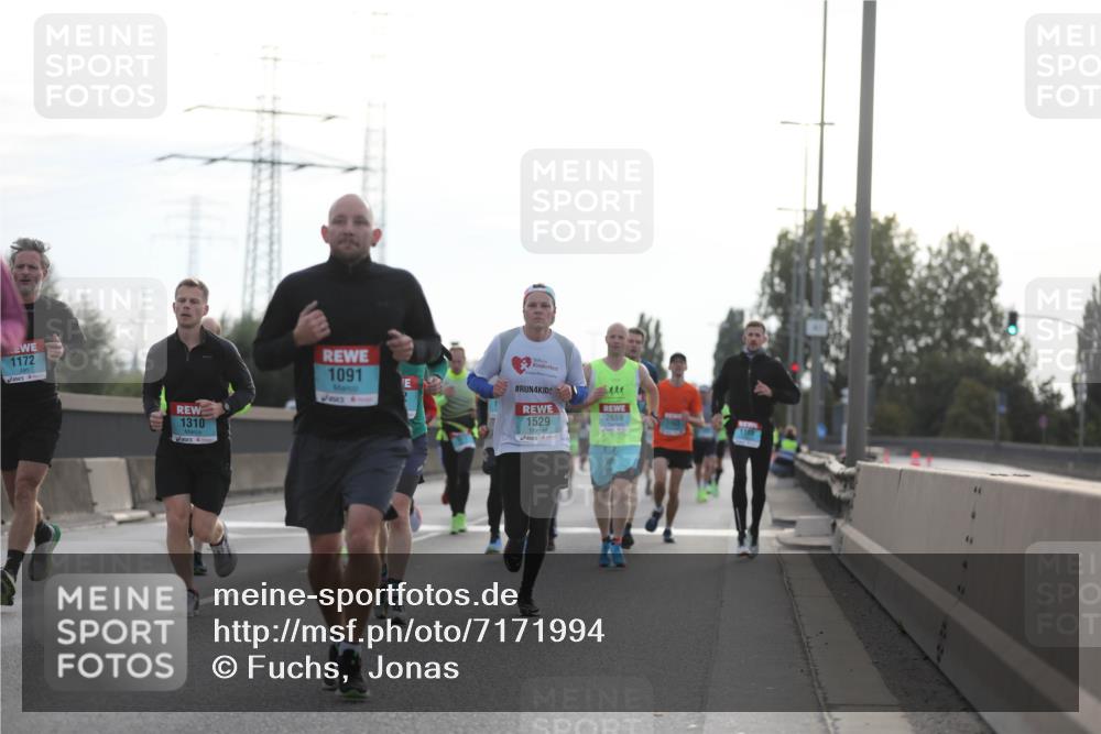 03.10.2024 - Köhlbrandbrückenlauf Fuchs,  Jonas http://msf.ph/oto/7171994 03.10.2024 09:12:13 Position 3 1172, 1310, 1091, 4, 1529, 2659 meine-sportfotos.de