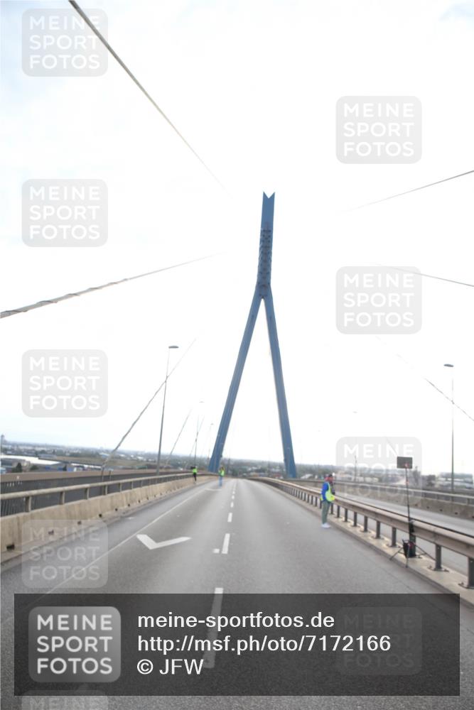 03.10.2024 - Köhlbrandbrückenlauf Jannik Wohlers http://msf.ph/oto/7172166 03.10.2024 09:07:16 Position 1  meine-sportfotos.de