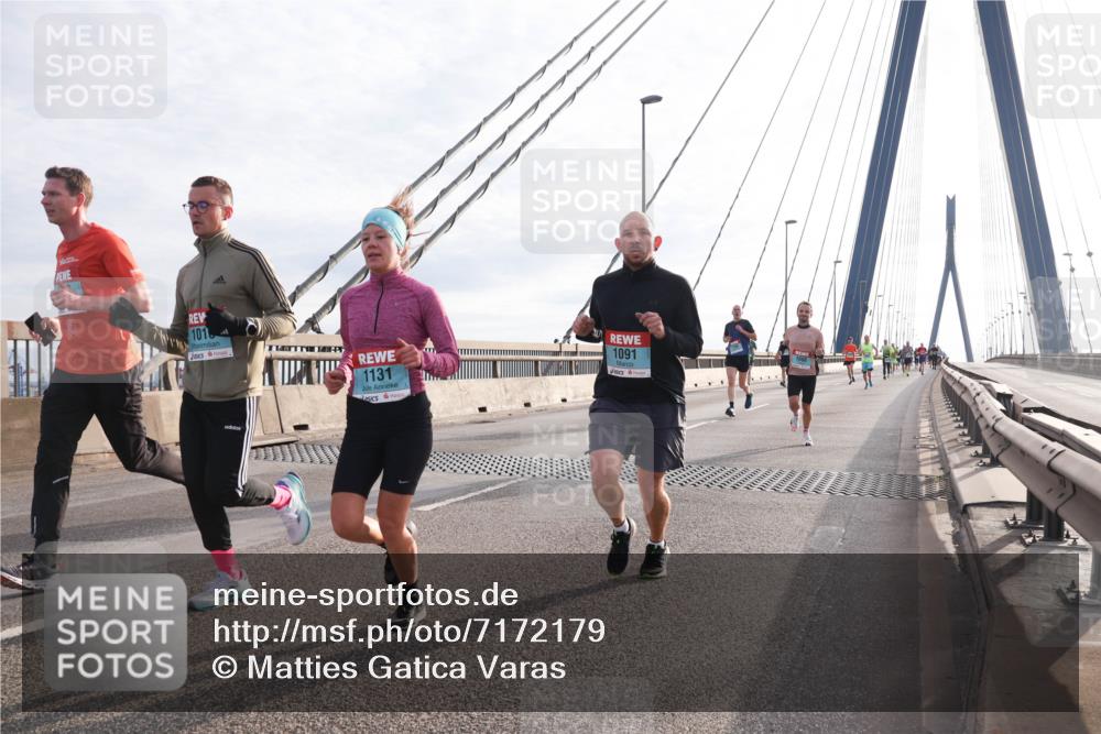 03.10.2024 - Köhlbrandbrückenlauf Matties Gatica Varas http://msf.ph/oto/7172179 03.10.2024 09:21:48 Position 2 101, 1131, 1091 meine-sportfotos.de