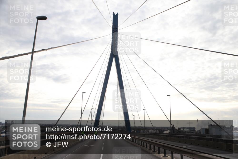 03.10.2024 - Köhlbrandbrückenlauf Jannik Wohlers http://msf.ph/oto/7172274 03.10.2024 09:07:49 Position 1  meine-sportfotos.de