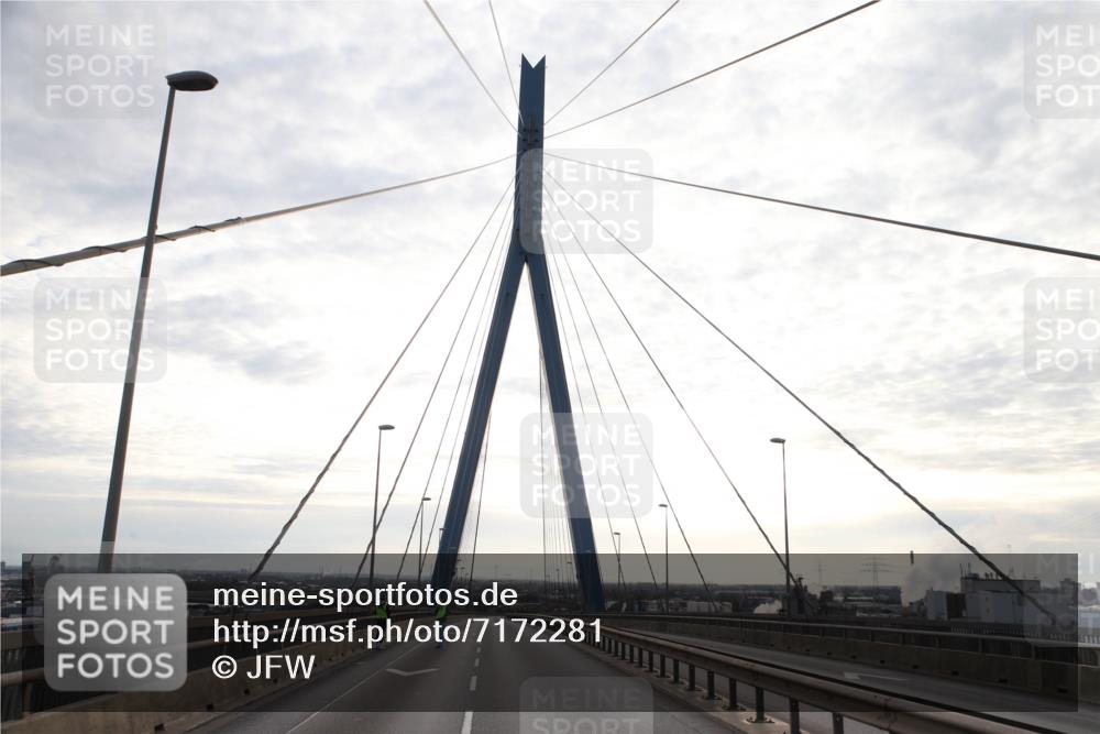 03.10.2024 - Köhlbrandbrückenlauf Jannik Wohlers http://msf.ph/oto/7172281 03.10.2024 09:07:49 Position 1 111 meine-sportfotos.de