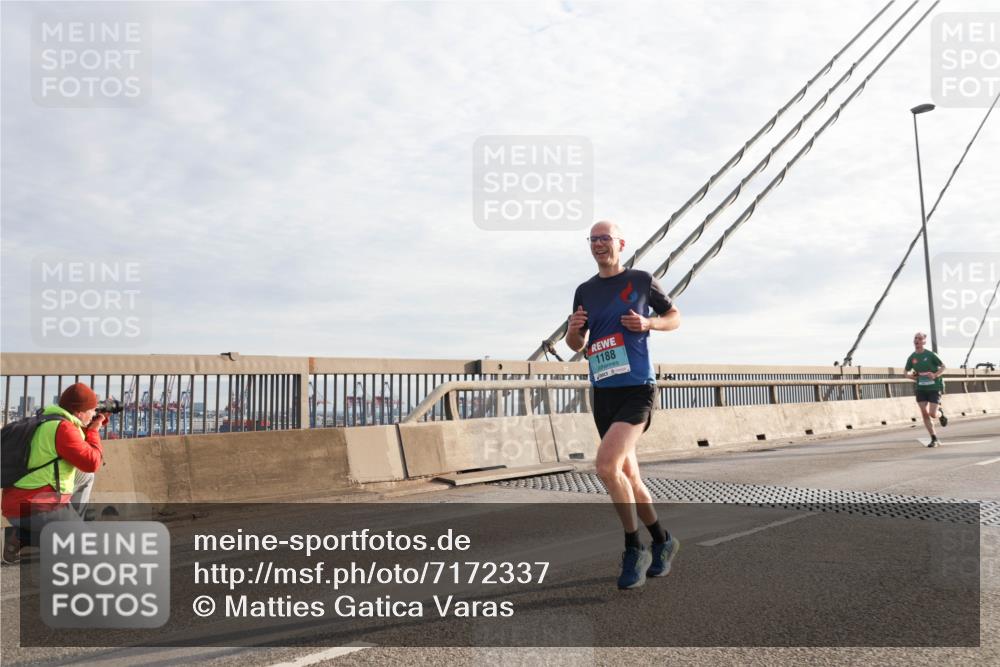 03.10.2024 - Köhlbrandbrückenlauf Matties Gatica Varas http://msf.ph/oto/7172337 03.10.2024 09:21:51 Position 2 1188 meine-sportfotos.de