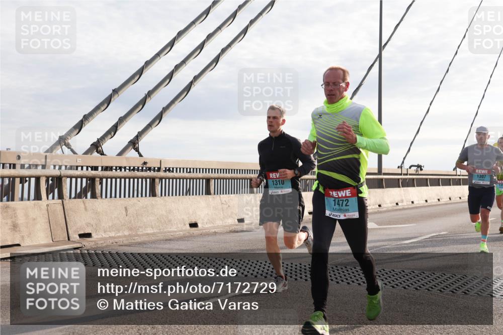 03.10.2024 - Köhlbrandbrückenlauf Matties Gatica Varas http://msf.ph/oto/7172729 03.10.2024 09:21:58 Position 2 1310, 1472, 1307 meine-sportfotos.de