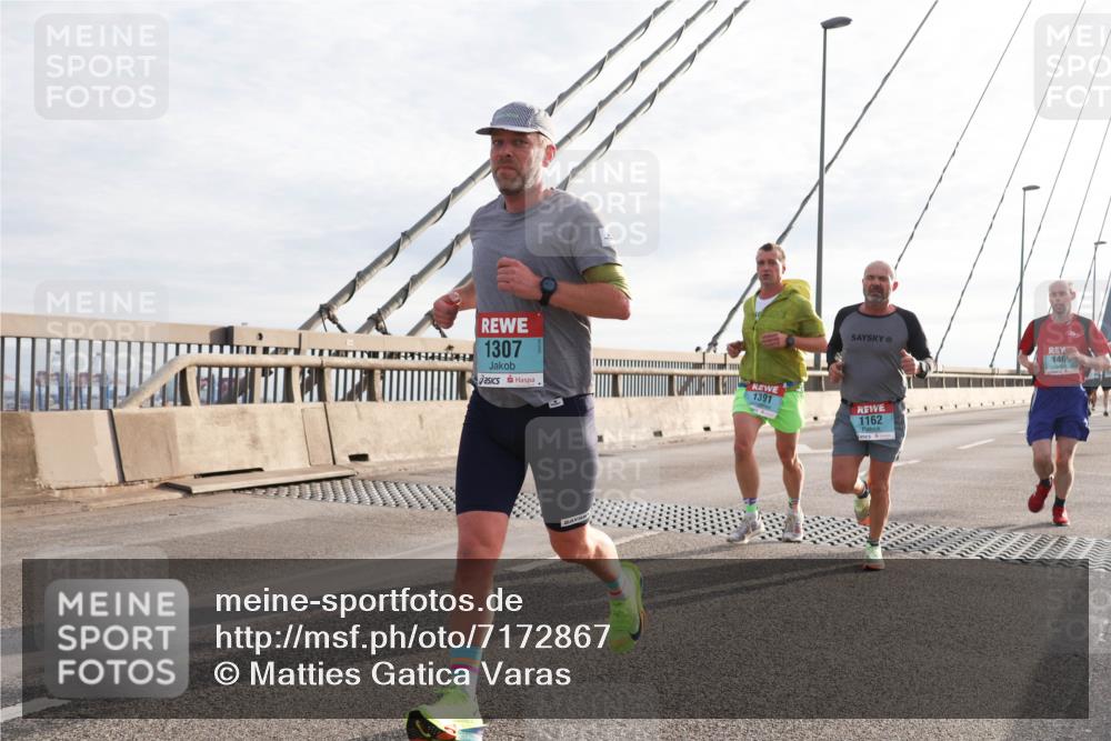 03.10.2024 - Köhlbrandbrückenlauf Matties Gatica Varas http://msf.ph/oto/7172867 03.10.2024 09:22:00 Position 2 1307, 1391, 1465, 1162 meine-sportfotos.de