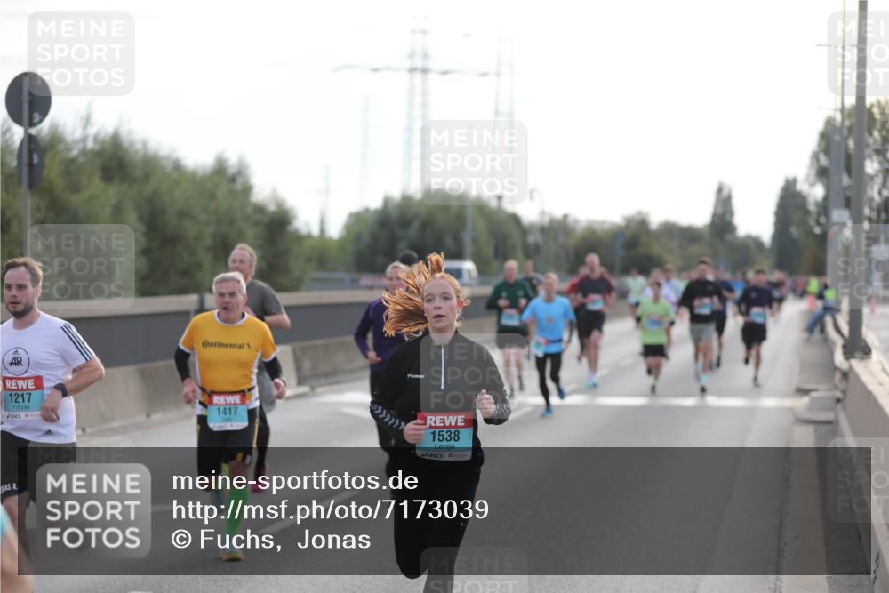 03.10.2024 - Köhlbrandbrückenlauf Fuchs,  Jonas http://msf.ph/oto/7173039 03.10.2024 09:12:41 Position 3 1217, 1417, 1538 meine-sportfotos.de