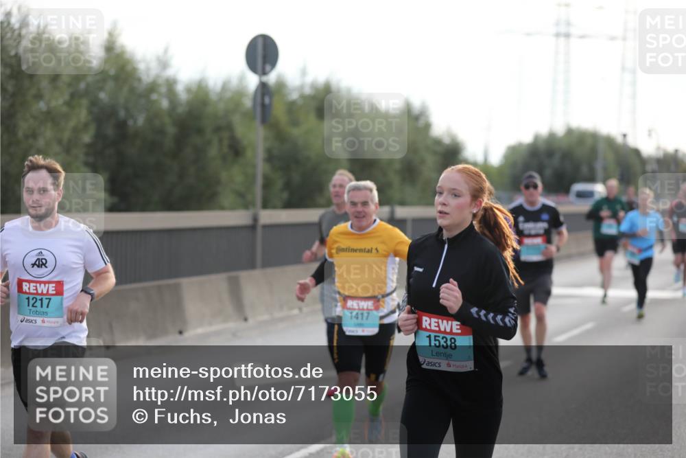03.10.2024 - Köhlbrandbrückenlauf Fuchs,  Jonas http://msf.ph/oto/7173055 03.10.2024 09:12:42 Position 3 1217, 1417, 1538 meine-sportfotos.de