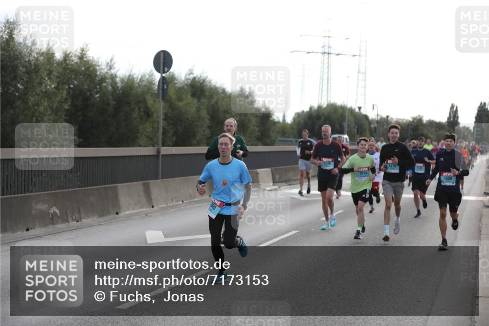03.10.2024 - Köhlbrandbrückenlauf Fuchs,  Jonas http://msf.ph/oto/7173153 03.10.2024 09:12:46 Position 3 1060, 1096, 1270, 1745, 1914, 1680 meine-sportfotos.de
