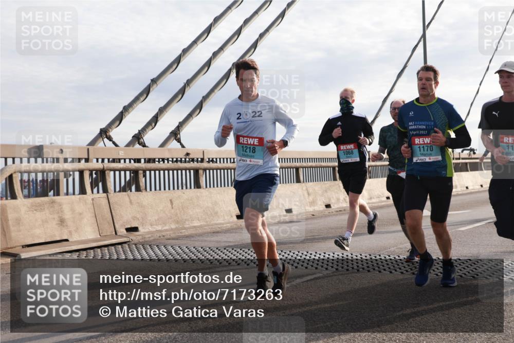 03.10.2024 - Köhlbrandbrückenlauf Matties Gatica Varas http://msf.ph/oto/7173263 03.10.2024 09:22:07 Position 2 2022, 1218, 1068, 2017, 1170, 11 meine-sportfotos.de