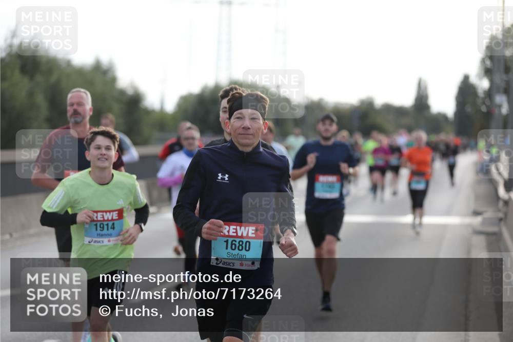 03.10.2024 - Köhlbrandbrückenlauf Fuchs,  Jonas http://msf.ph/oto/7173264 03.10.2024 09:12:48 Position 3 1914, 1680 meine-sportfotos.de