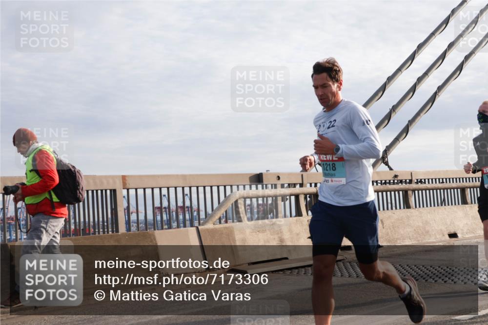 03.10.2024 - Köhlbrandbrückenlauf Matties Gatica Varas http://msf.ph/oto/7173306 03.10.2024 09:22:07 Position 2 2022, 1218 meine-sportfotos.de