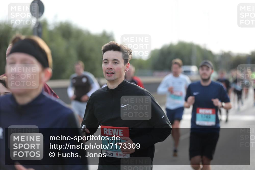 03.10.2024 - Köhlbrandbrückenlauf Fuchs,  Jonas http://msf.ph/oto/7173309 03.10.2024 09:12:49 Position 3 1270 meine-sportfotos.de