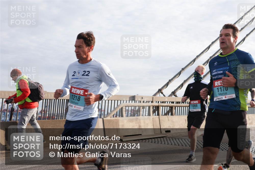 03.10.2024 - Köhlbrandbrückenlauf Matties Gatica Varas http://msf.ph/oto/7173324 03.10.2024 09:22:08 Position 2 2022, 1218, 1068, 2017, 1170 meine-sportfotos.de