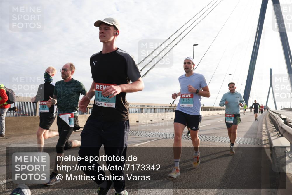03.10.2024 - Köhlbrandbrückenlauf Matties Gatica Varas http://msf.ph/oto/7173342 03.10.2024 09:22:09 Position 2 1068, 113, 1176, 1204 meine-sportfotos.de
