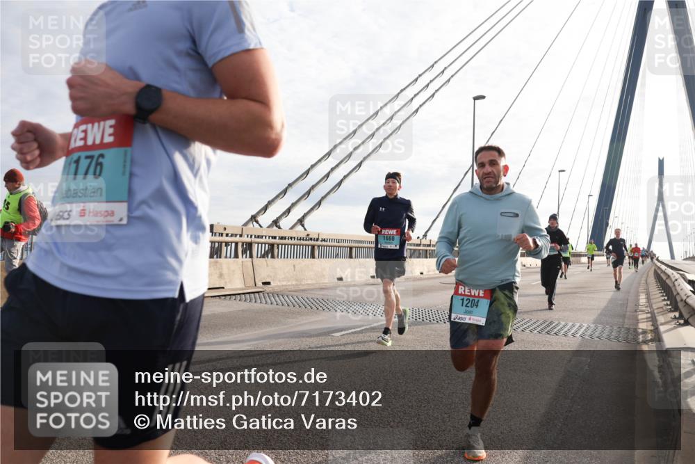 03.10.2024 - Köhlbrandbrückenlauf Matties Gatica Varas http://msf.ph/oto/7173402 03.10.2024 09:22:09 Position 2 176, 1680, 1204 meine-sportfotos.de