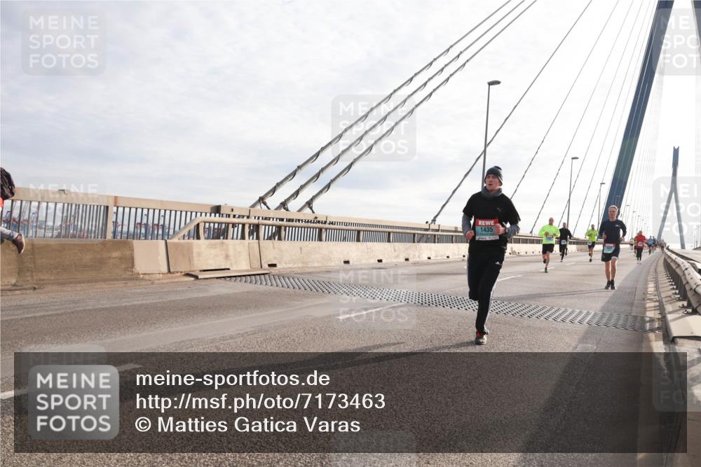 03.10.2024 - Köhlbrandbrückenlauf Matties Gatica Varas http://msf.ph/oto/7173463 03.10.2024 09:22:11 Position 2 1435 meine-sportfotos.de