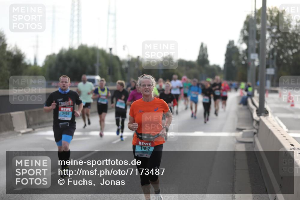 03.10.2024 - Köhlbrandbrückenlauf Fuchs,  Jonas http://msf.ph/oto/7173487 03.10.2024 09:12:52 Position 3 1910, 3468, 1462 meine-sportfotos.de