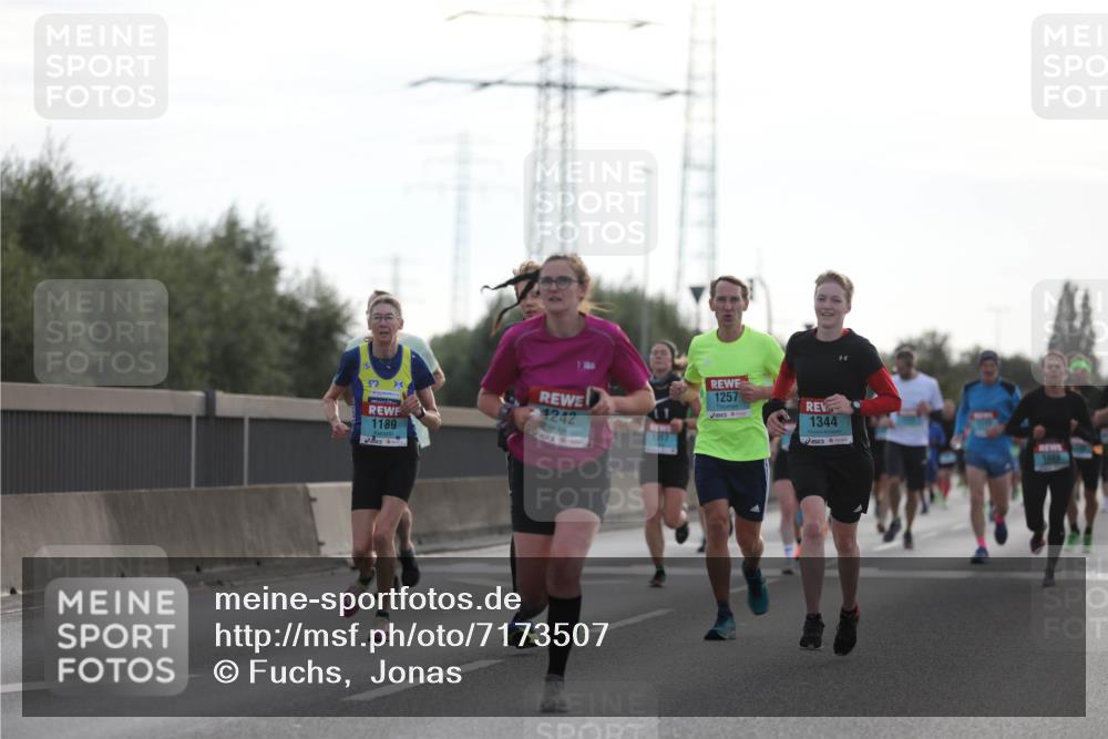 03.10.2024 - Köhlbrandbrückenlauf Fuchs,  Jonas http://msf.ph/oto/7173507 03.10.2024 09:12:55 Position 3 1189, 1242, 1317, 1257, 1344 meine-sportfotos.de