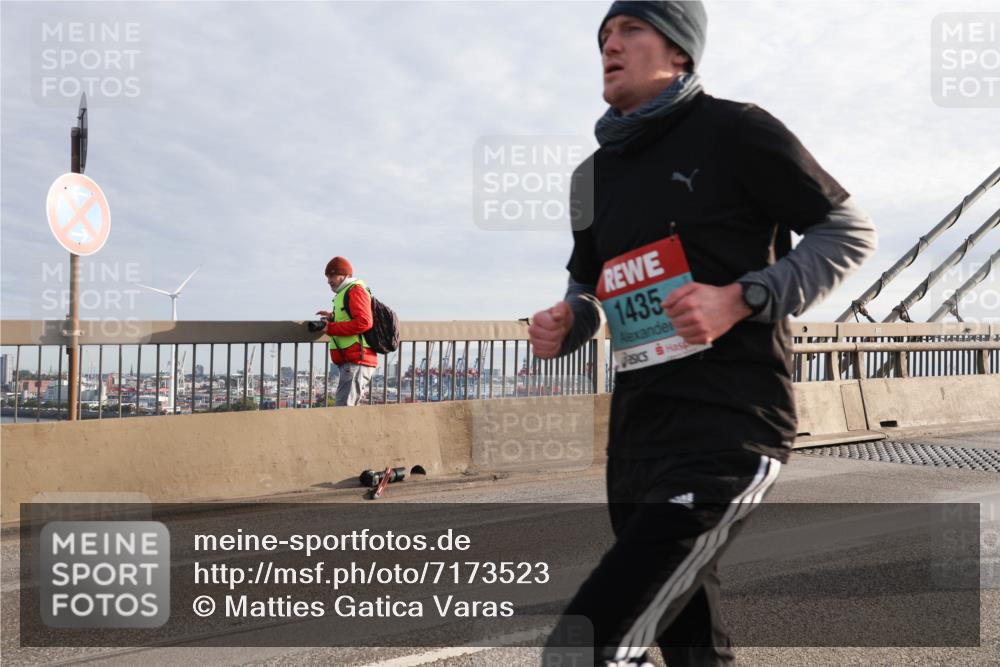 03.10.2024 - Köhlbrandbrückenlauf Matties Gatica Varas http://msf.ph/oto/7173523 03.10.2024 09:22:12 Position 2 1435 meine-sportfotos.de