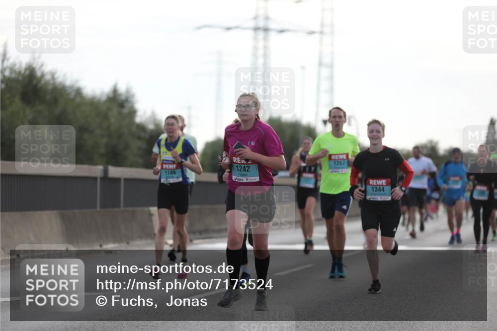 03.10.2024 - Köhlbrandbrückenlauf Fuchs,  Jonas http://msf.ph/oto/7173524 03.10.2024 09:12:55 Position 3 1189, 1242, 1257, 1344 meine-sportfotos.de
