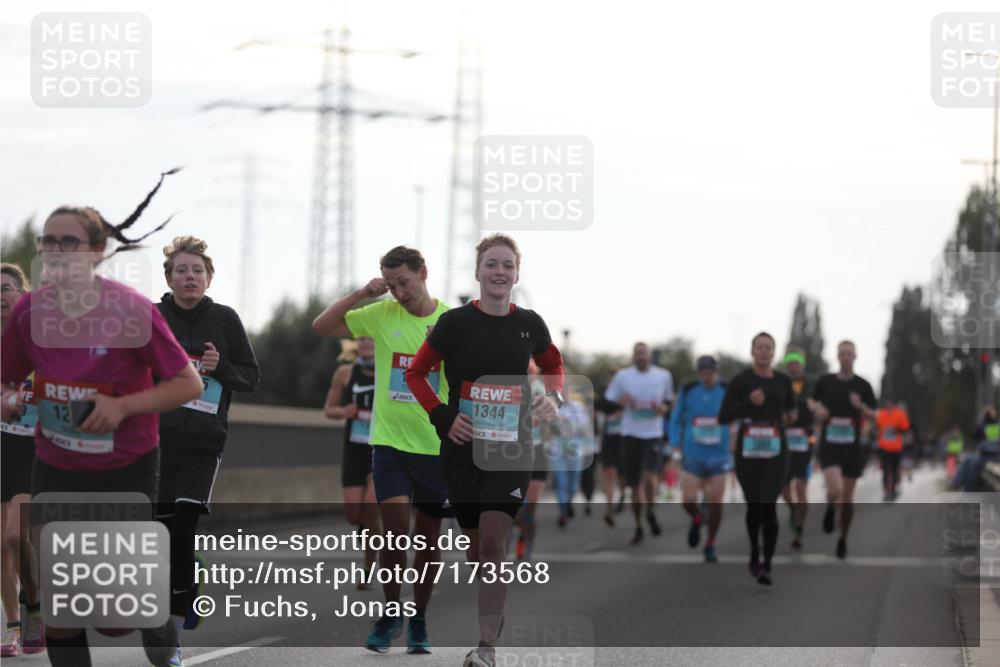 03.10.2024 - Köhlbrandbrückenlauf Fuchs,  Jonas http://msf.ph/oto/7173568 03.10.2024 09:12:56 Position 3 12, 1344 meine-sportfotos.de