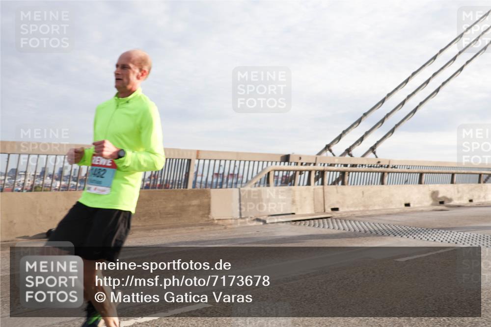 03.10.2024 - Köhlbrandbrückenlauf Matties Gatica Varas http://msf.ph/oto/7173678 03.10.2024 09:22:15 Position 2 1482 meine-sportfotos.de