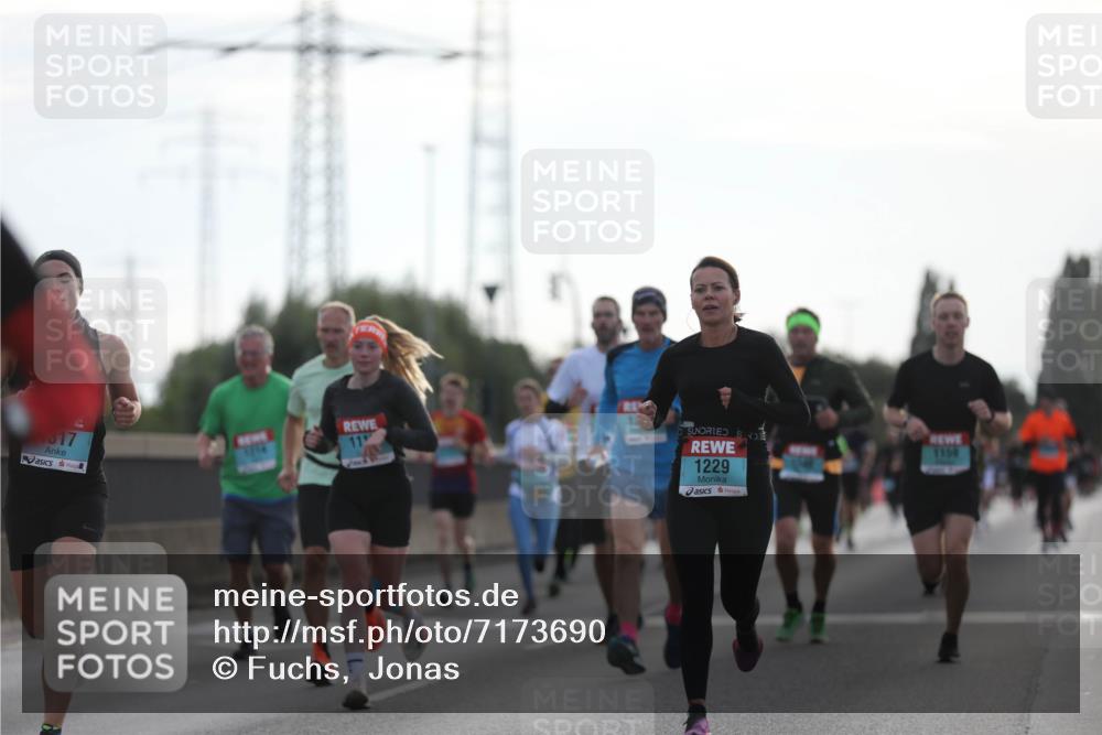 03.10.2024 - Köhlbrandbrückenlauf Fuchs,  Jonas http://msf.ph/oto/7173690 03.10.2024 09:12:59 Position 3 517, 11, 1150, 1229 meine-sportfotos.de