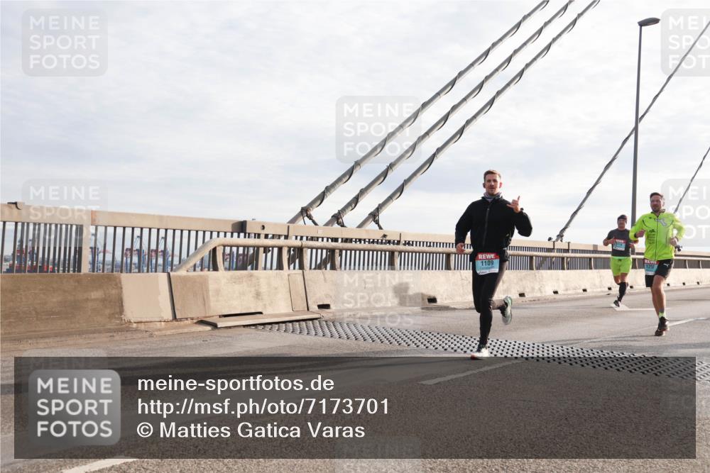 03.10.2024 - Köhlbrandbrückenlauf Matties Gatica Varas http://msf.ph/oto/7173701 03.10.2024 09:22:16 Position 2 1109, 1250 meine-sportfotos.de