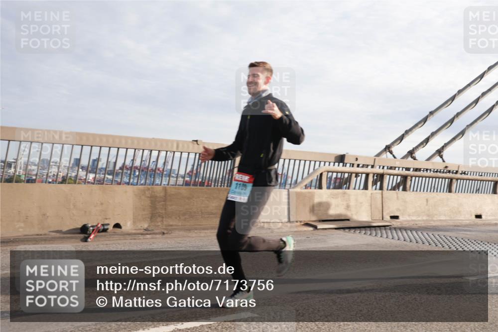 03.10.2024 - Köhlbrandbrückenlauf Matties Gatica Varas http://msf.ph/oto/7173756 03.10.2024 09:22:17 Position 2 1109 meine-sportfotos.de