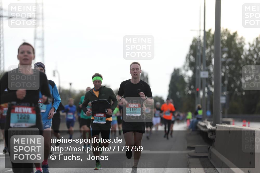 03.10.2024 - Köhlbrandbrückenlauf Fuchs,  Jonas http://msf.ph/oto/7173759 03.10.2024 09:13:00 Position 3 1229, 43, 1340, 1159 meine-sportfotos.de