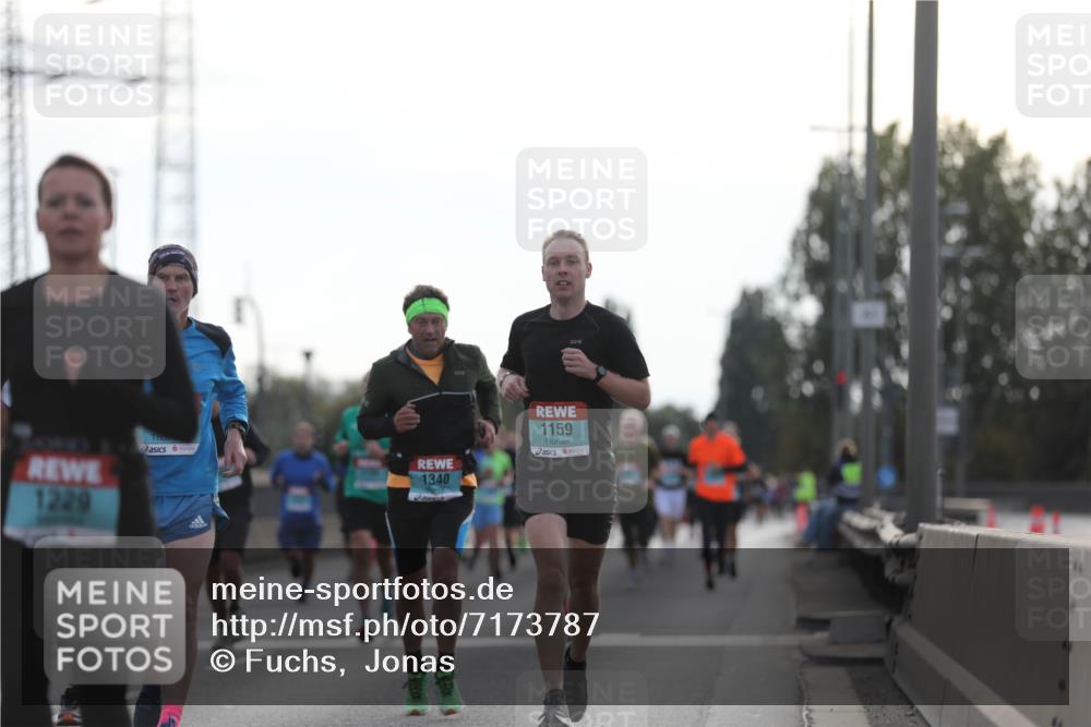 03.10.2024 - Köhlbrandbrückenlauf Fuchs,  Jonas http://msf.ph/oto/7173787 03.10.2024 09:13:01 Position 3 1229, 14, 1340, 1159 meine-sportfotos.de