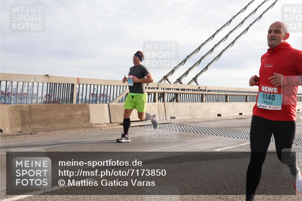 03.10.2024 - Köhlbrandbrückenlauf Matties Gatica Varas http://msf.ph/oto/7173850 03.10.2024 09:22:19 Position 2 11401 meine-sportfotos.de