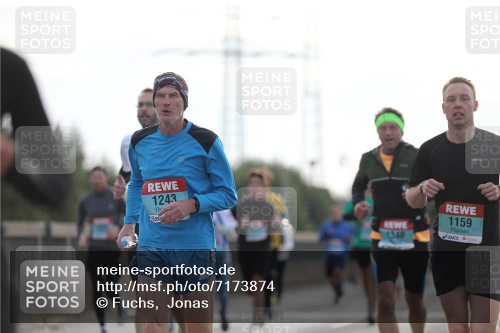 03.10.2024 - Köhlbrandbrückenlauf Fuchs,  Jonas http://msf.ph/oto/7173874 03.10.2024 09:13:02 Position 3 1243, 1340, 1159 meine-sportfotos.de