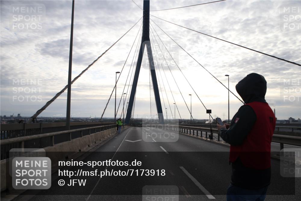 03.10.2024 - Köhlbrandbrückenlauf Jannik Wohlers http://msf.ph/oto/7173918 03.10.2024 09:08:35 Position 1  meine-sportfotos.de