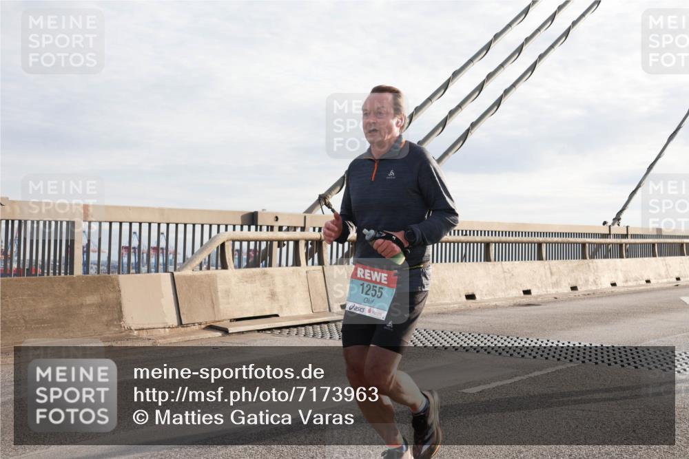 03.10.2024 - Köhlbrandbrückenlauf Matties Gatica Varas http://msf.ph/oto/7173963 03.10.2024 09:22:22 Position 2 1255 meine-sportfotos.de