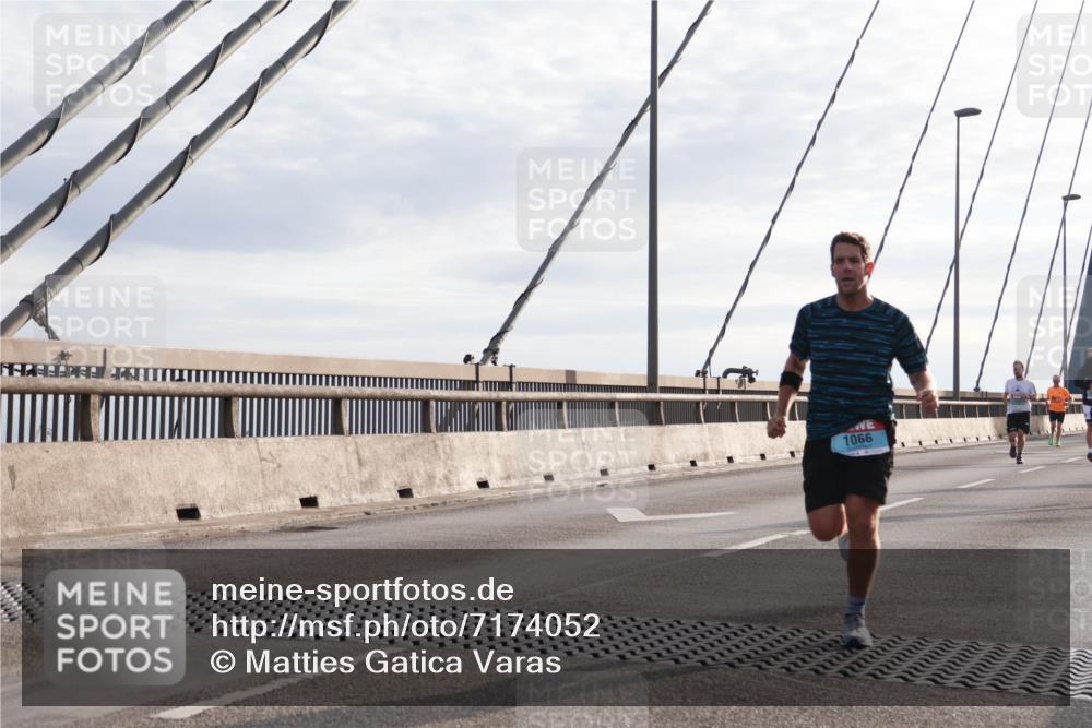 03.10.2024 - Köhlbrandbrückenlauf Matties Gatica Varas http://msf.ph/oto/7174052 03.10.2024 09:22:26 Position 2 990 meine-sportfotos.de