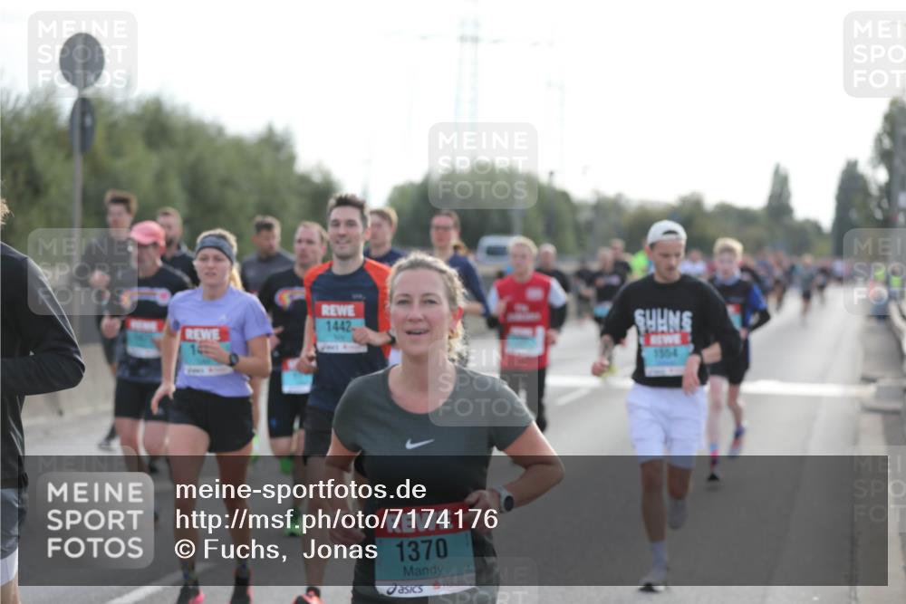 03.10.2024 - Köhlbrandbrückenlauf Fuchs,  Jonas http://msf.ph/oto/7174176 03.10.2024 09:13:15 Position 3 1442, 1370, 1554 meine-sportfotos.de