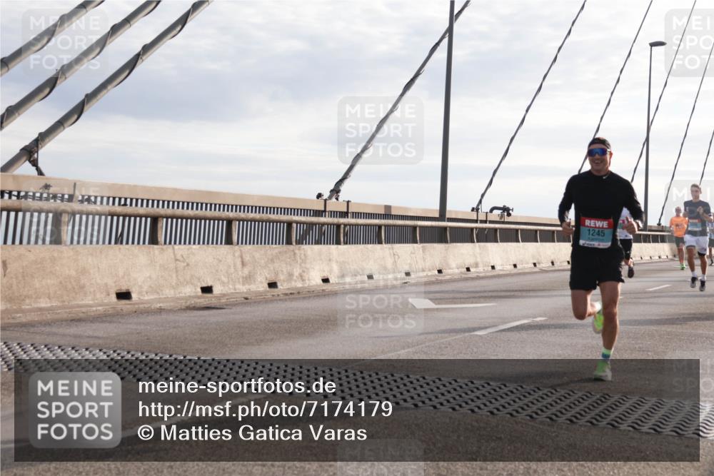 03.10.2024 - Köhlbrandbrückenlauf Matties Gatica Varas http://msf.ph/oto/7174179 03.10.2024 09:22:28 Position 2 1245 meine-sportfotos.de