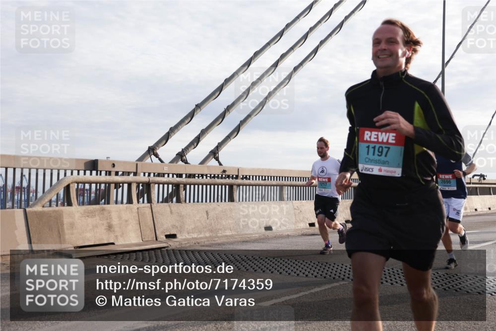 03.10.2024 - Köhlbrandbrückenlauf Matties Gatica Varas http://msf.ph/oto/7174359 03.10.2024 09:22:33 Position 2 1197, 2696, 1217 meine-sportfotos.de