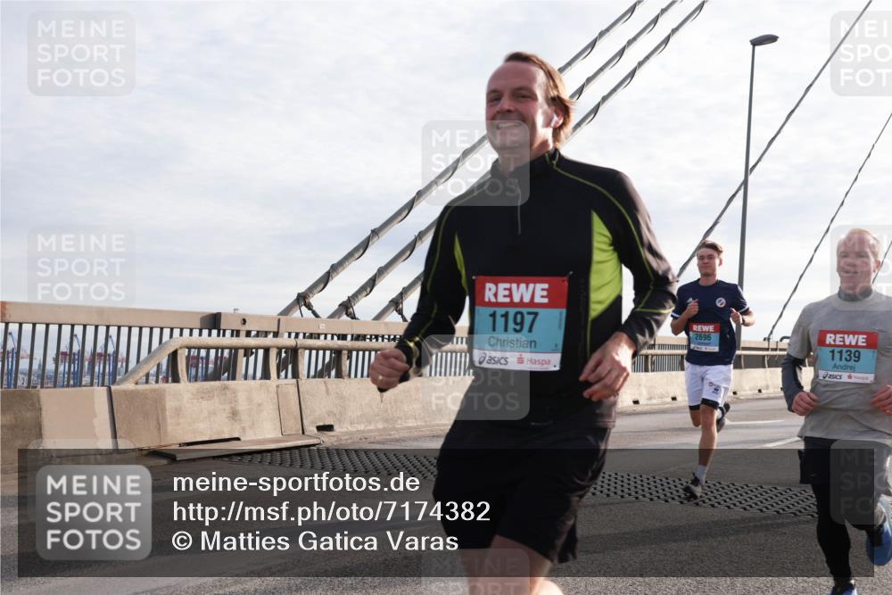 03.10.2024 - Köhlbrandbrückenlauf Matties Gatica Varas http://msf.ph/oto/7174382 03.10.2024 09:22:33 Position 2 1197, 6626668, 2696, 1139 meine-sportfotos.de